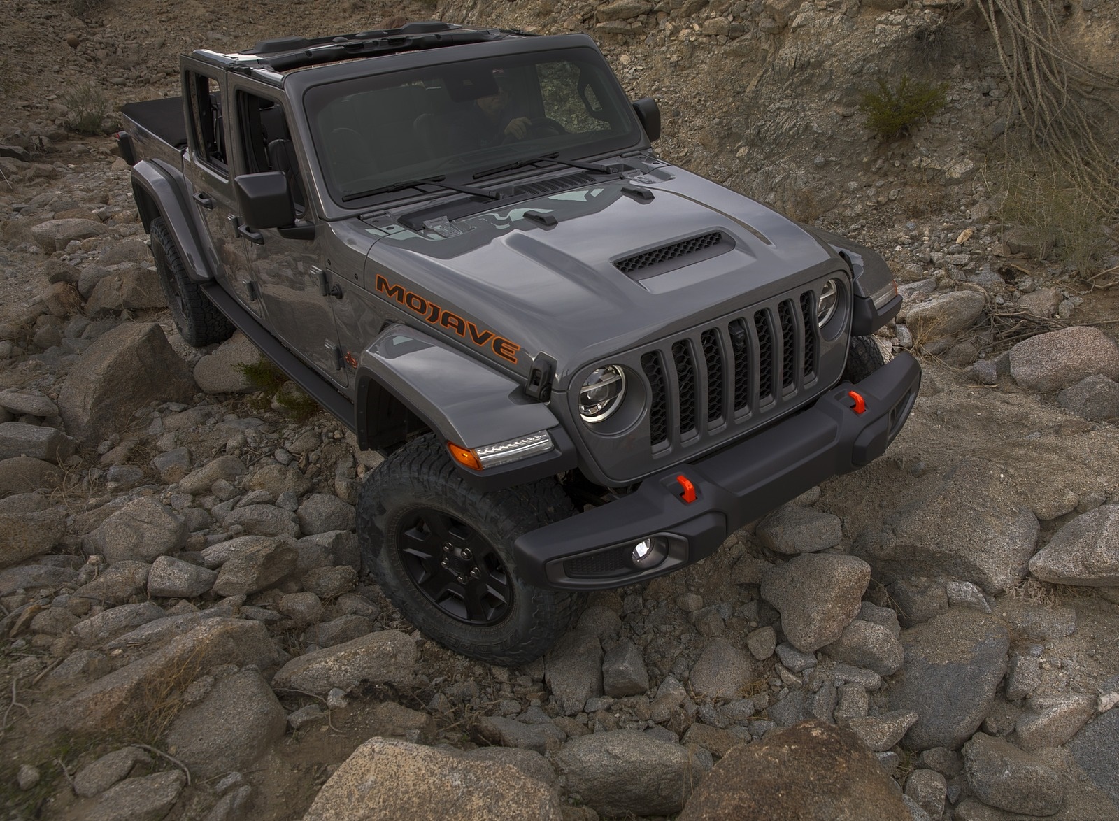 2020 Jeep Gladiator Mojave Front Three-Quarter Wallpapers #38 of 54