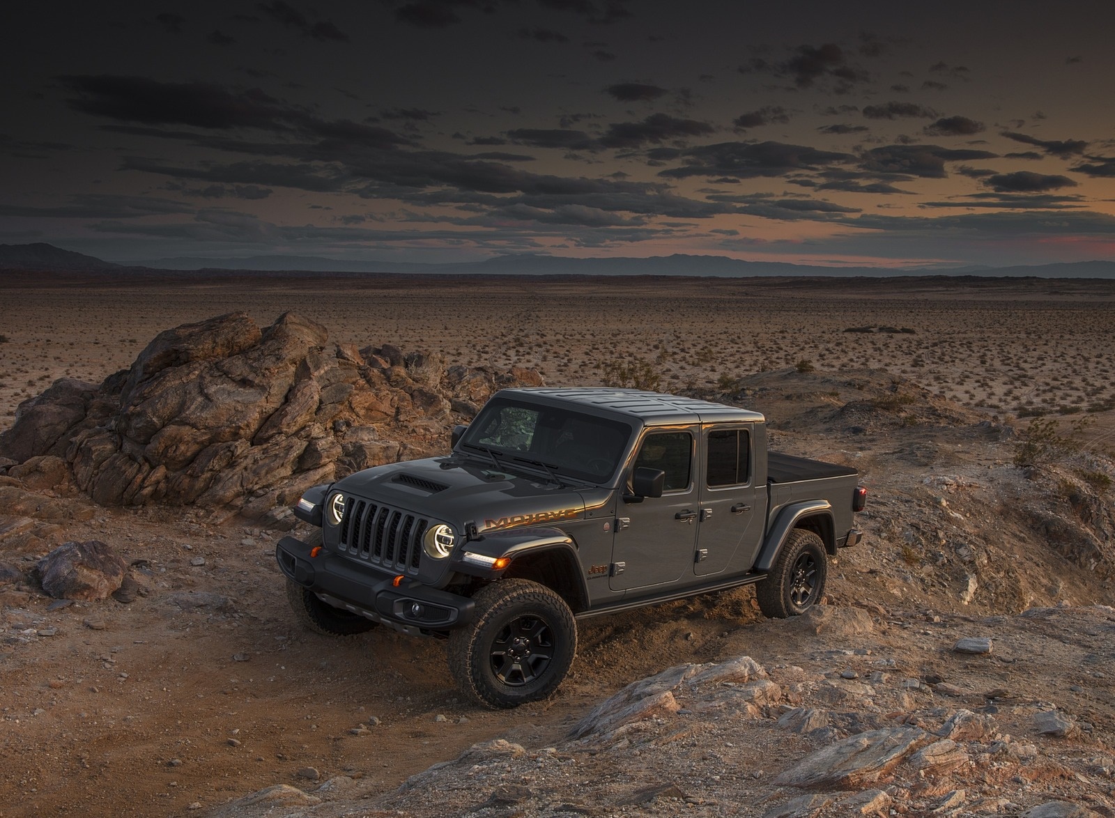 2020 Jeep Gladiator Mojave Front Three-Quarter Wallpapers #40 of 54