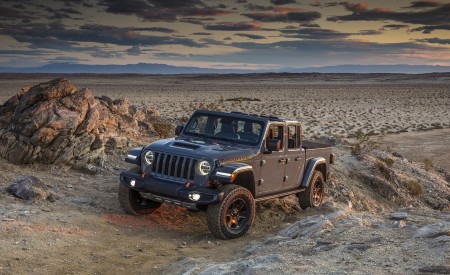2020 Jeep Gladiator Mojave Front Three-Quarter Wallpapers 450x275 (41)