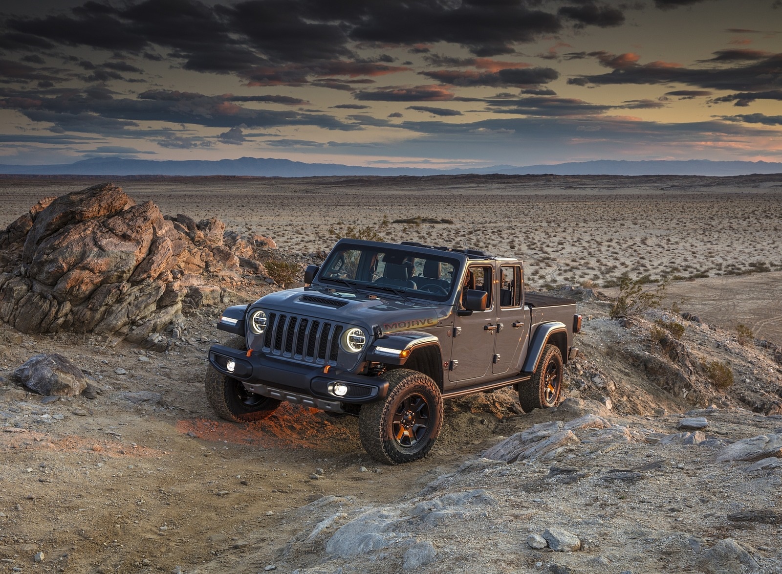 2020 Jeep Gladiator Mojave Front Three-Quarter Wallpapers #41 of 54