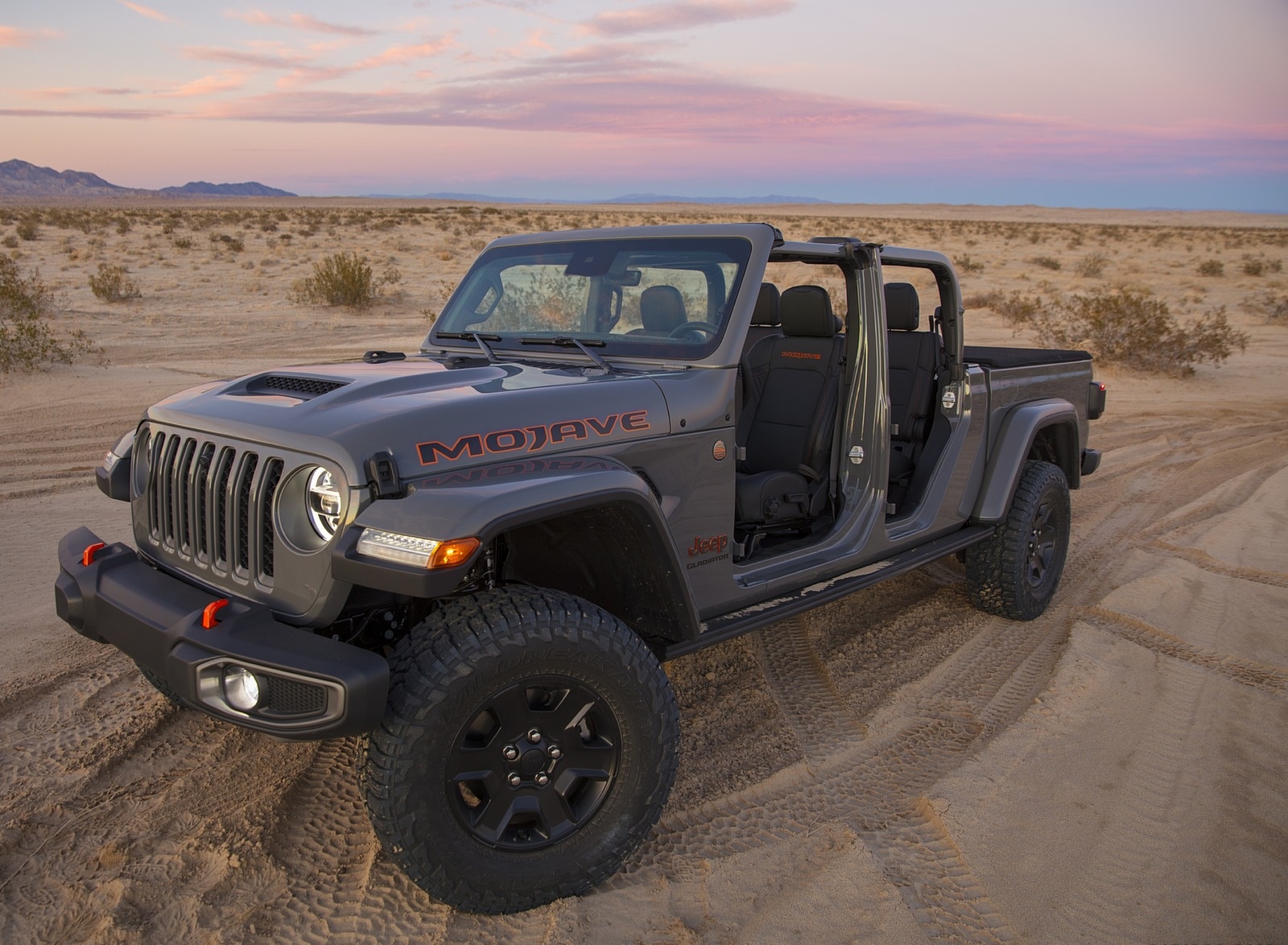 2020 Jeep Gladiator Mojave Front Three-Quarter Wallpapers #42 of 54