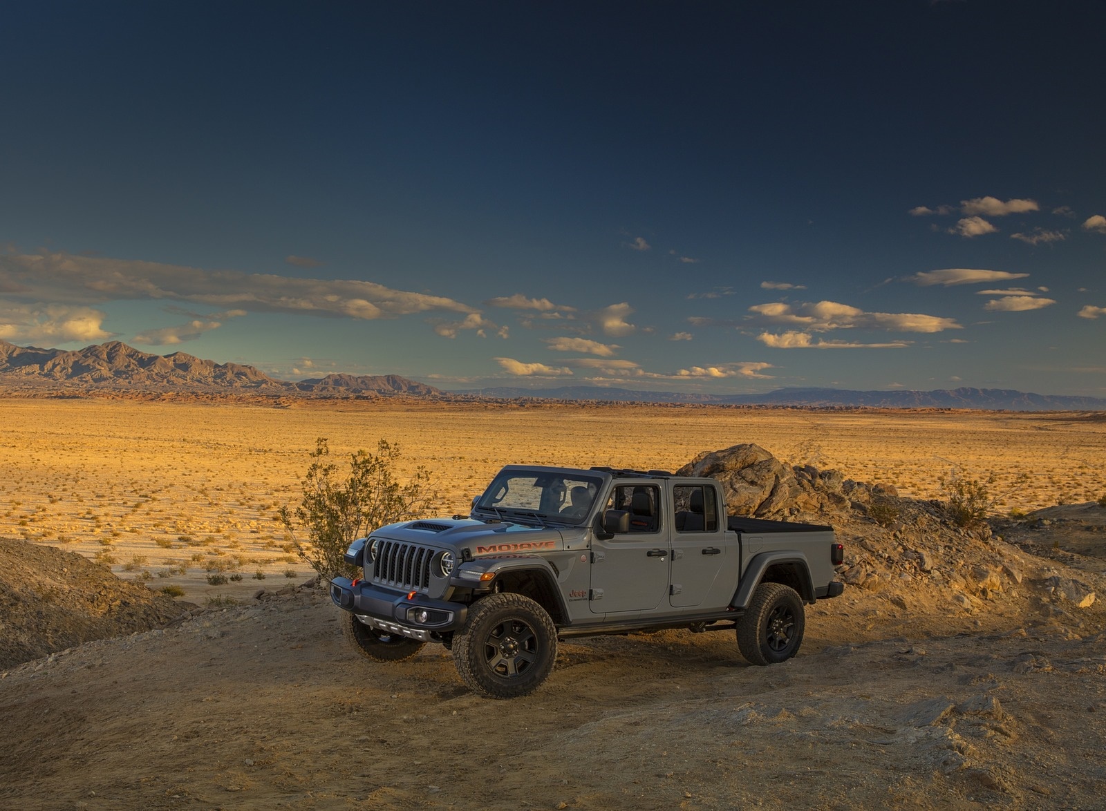 2020 Jeep Gladiator Mojave Front Three-Quarter Wallpapers #44 of 54