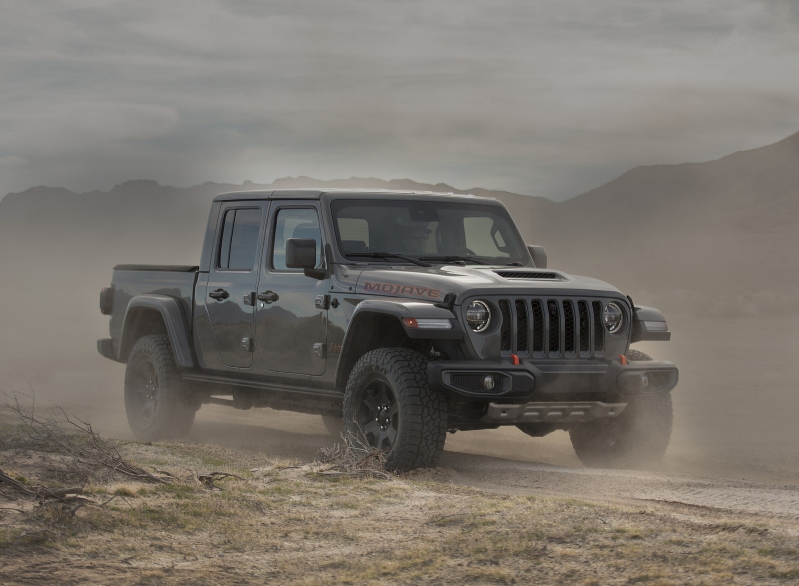 2020 Jeep Gladiator Mojave Front Three-Quarter Wallpapers #13 of 54