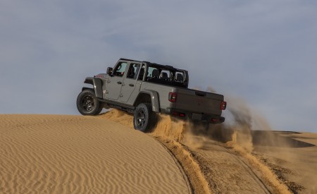 2020 Jeep Gladiator Mojave Off-Road Wallpapers 450x275 (27)