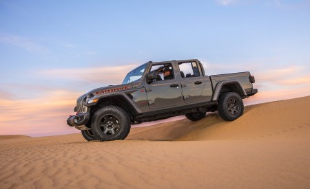 2020 Jeep Gladiator Mojave Side Wallpapers 450x275 (32)