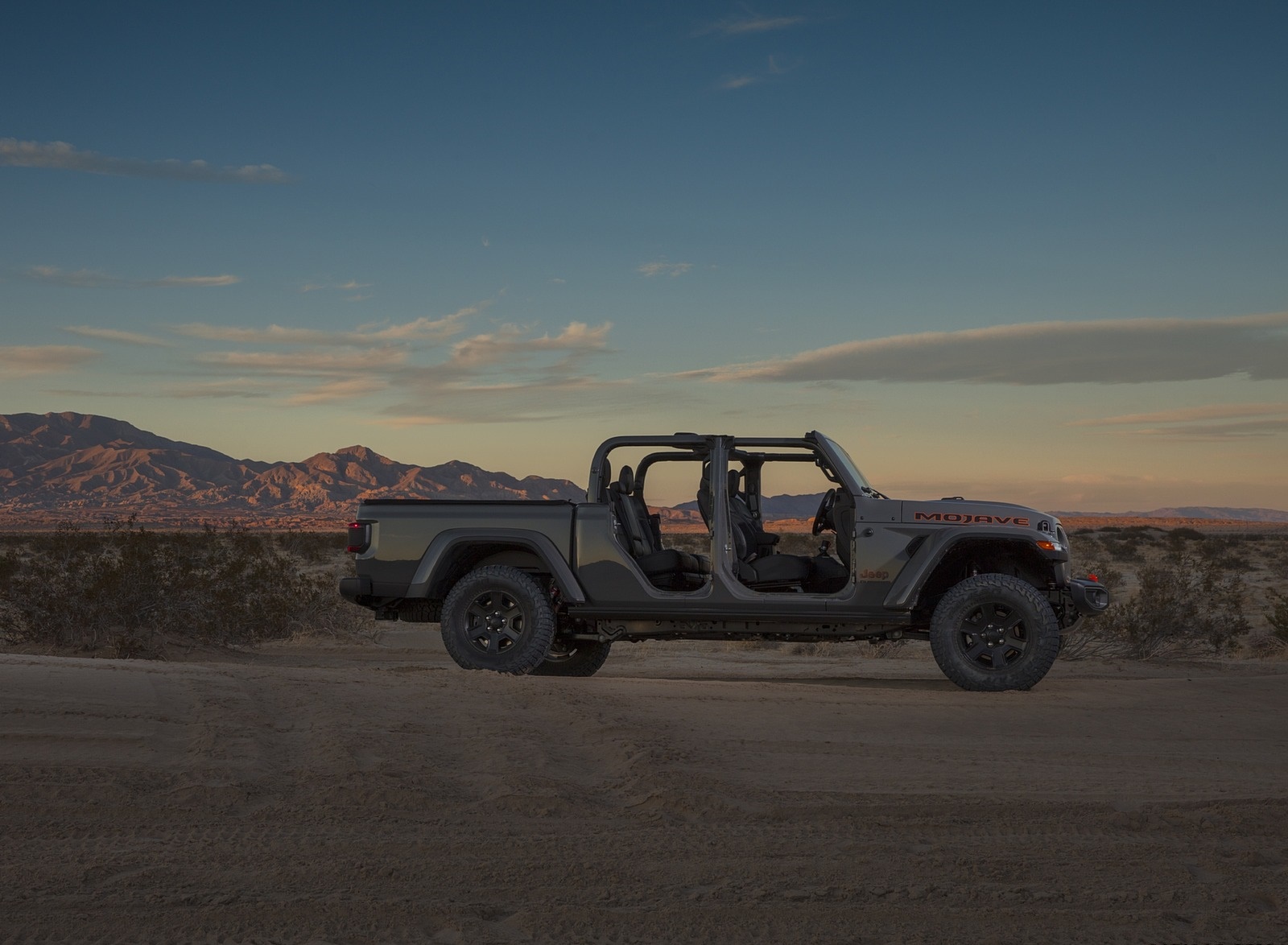 2020 Jeep Gladiator Mojave Side Wallpapers #48 of 54