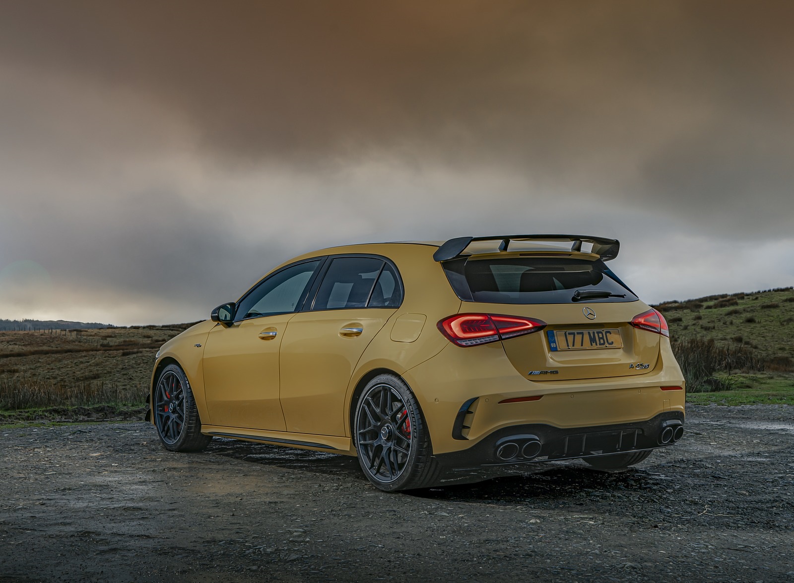 Mercedes a 45 s AMG РѕР±РѕРё