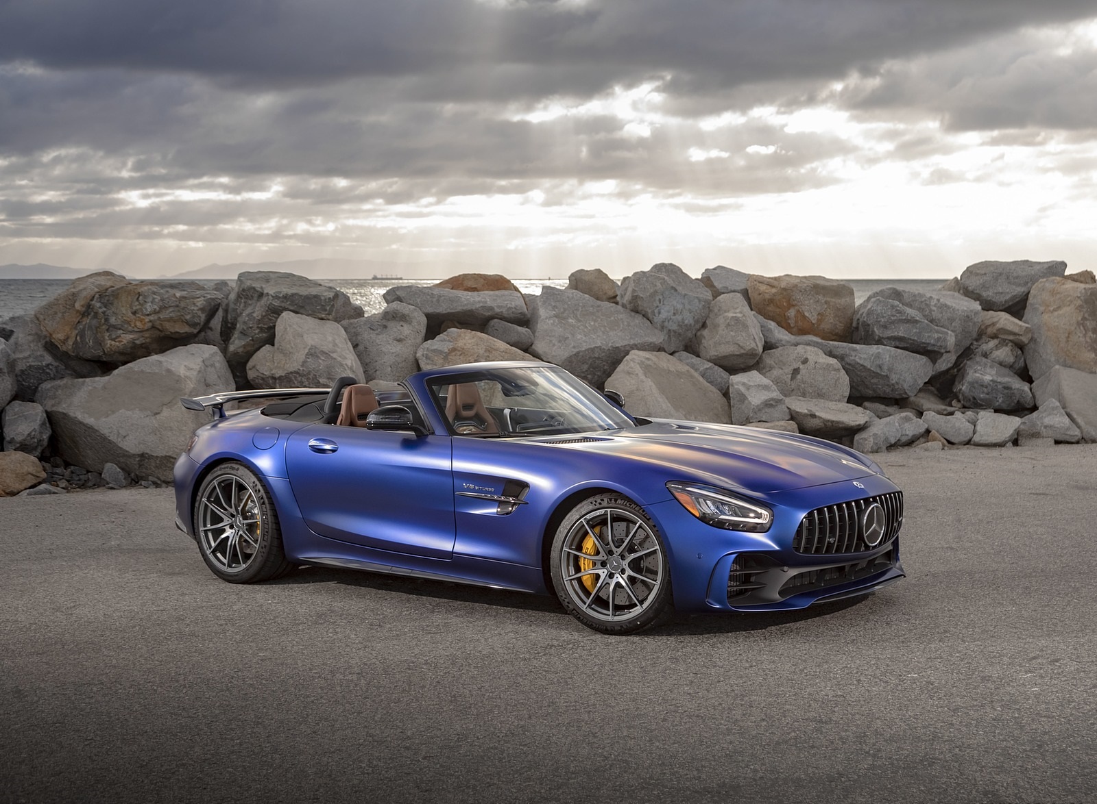 2020 Mercedes-AMG GT R Roadster (US-Spec) Front Three-Quarter Wallpapers #32 of 75