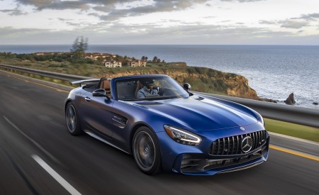2020 Mercedes-AMG GT R Roadster (US-Spec) Front Three-Quarter Wallpapers 450x275 (4)