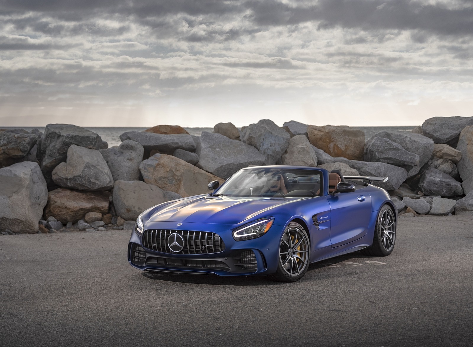 2020 Mercedes-AMG GT R Roadster (US-Spec) Front Three-Quarter Wallpapers #34 of 75