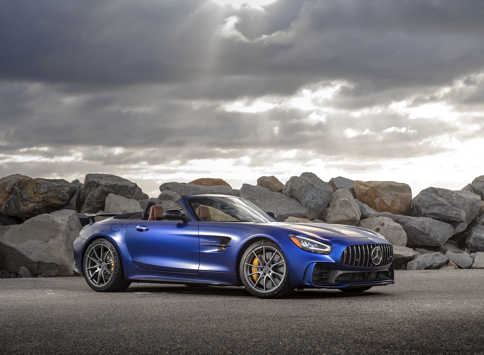 2020 Mercedes-AMG GT R Roadster (US-Spec) Front Three-Quarter Wallpapers #35 of 75