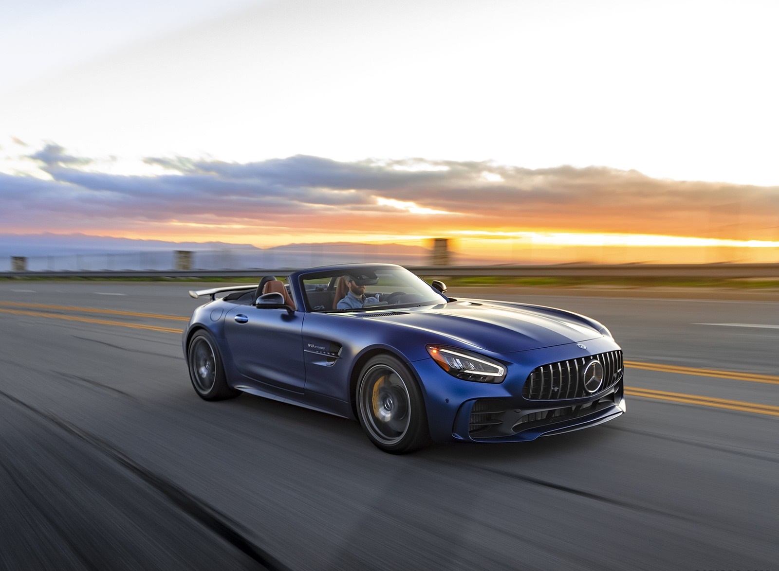 2020 Mercedes-AMG GT R Roadster (US-Spec) Front Three-Quarter Wallpapers #23 of 75