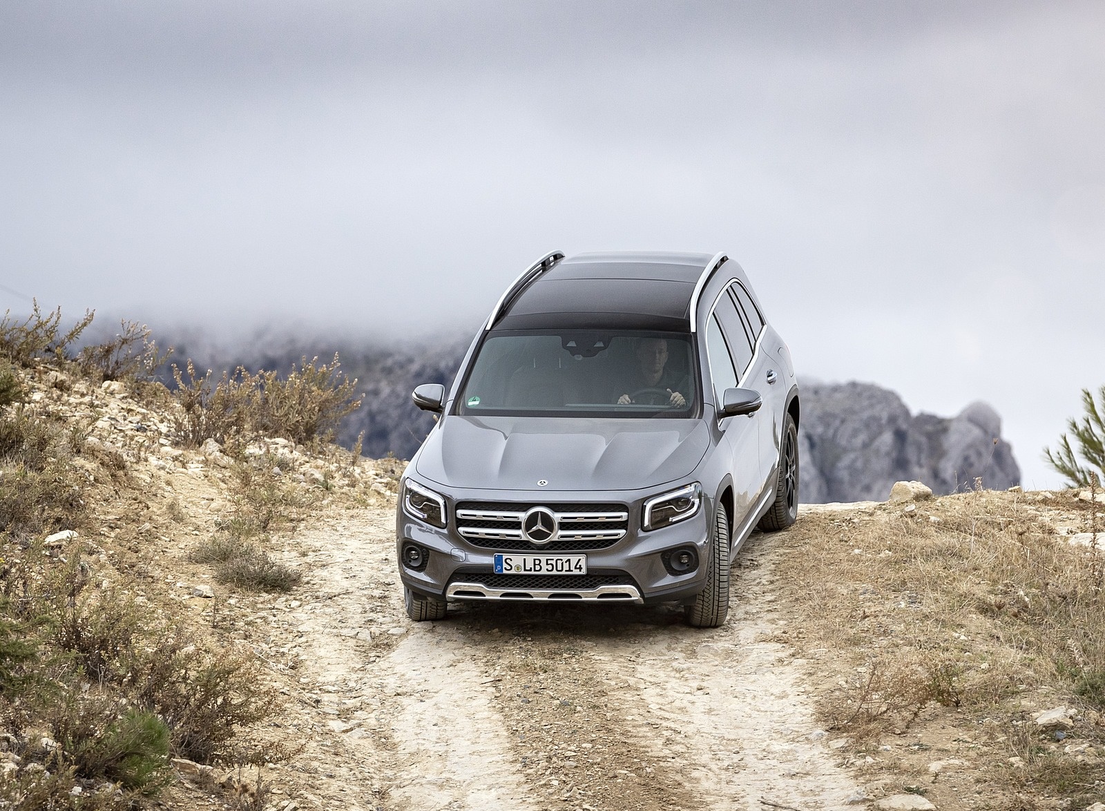 2020 Mercedes-Benz GLB 200 d 4MATIC (Color: Mountain Gray Metallic) Off-Road Wallpapers #109 of 129
