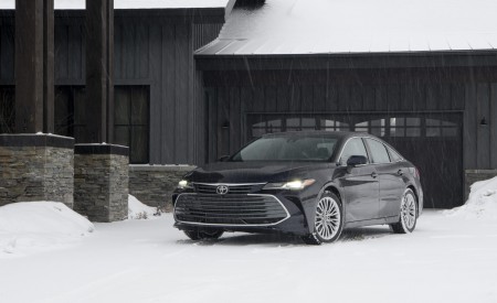 2020 Toyota Avalon Limited AWD Front Three-Quarter Wallpapers 450x275 (8)