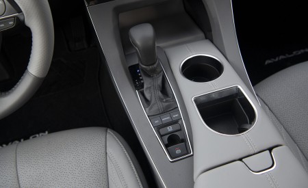 2020 Toyota Avalon Limited AWD Interior Detail Wallpapers 450x275 (14)