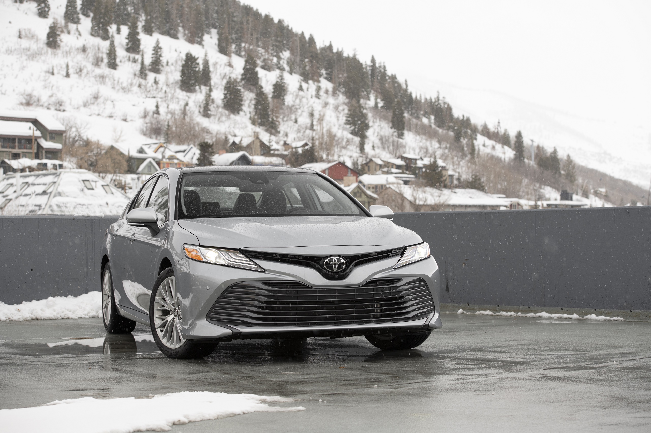 2020 Toyota Camry XLE AWD Front Wallpapers (5)