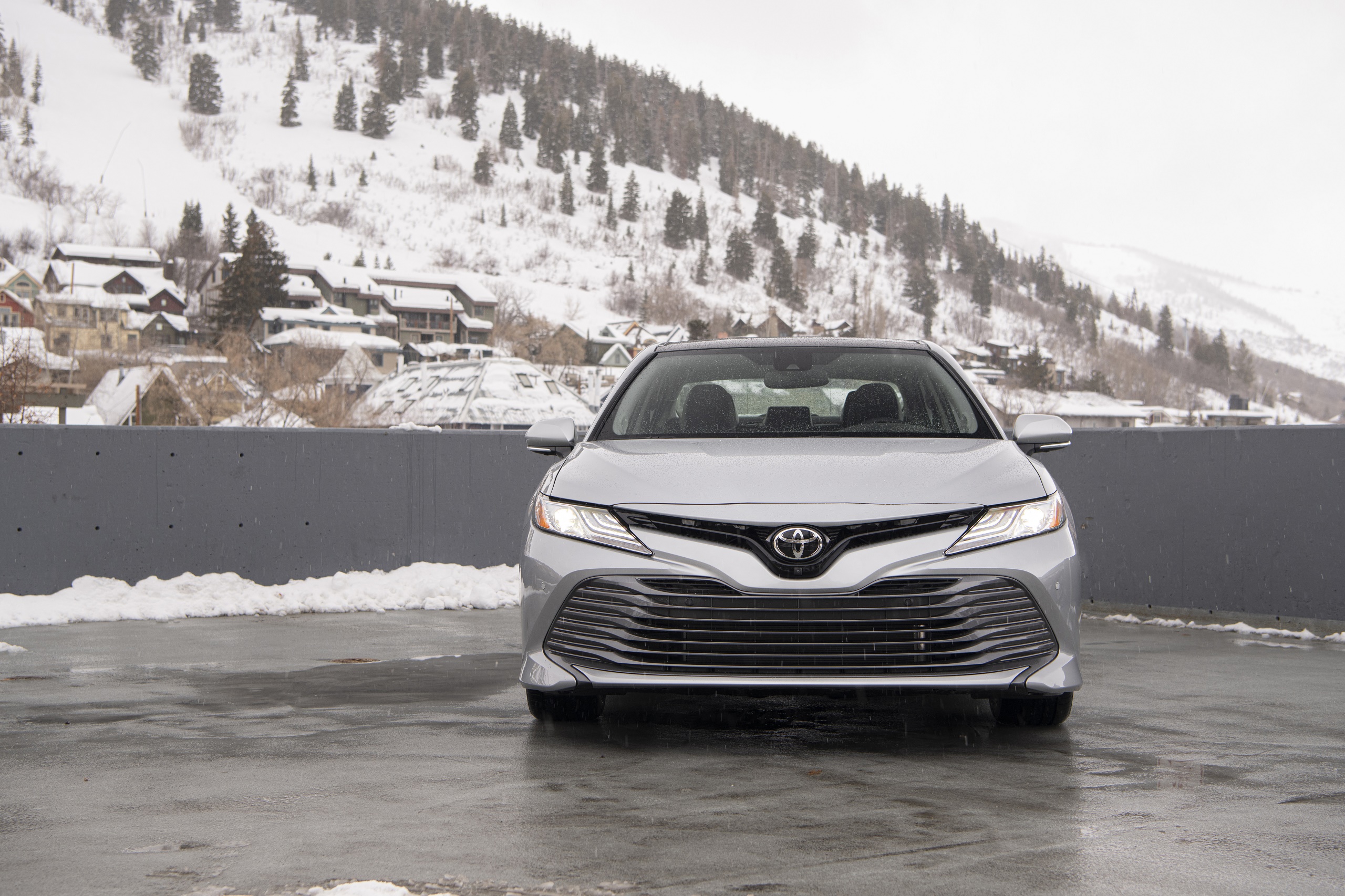 2020 Toyota Camry XLE AWD Front Wallpapers (6)