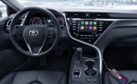 2020 Toyota Camry XLE AWD Interior Wallpapers 450x275 (13)
