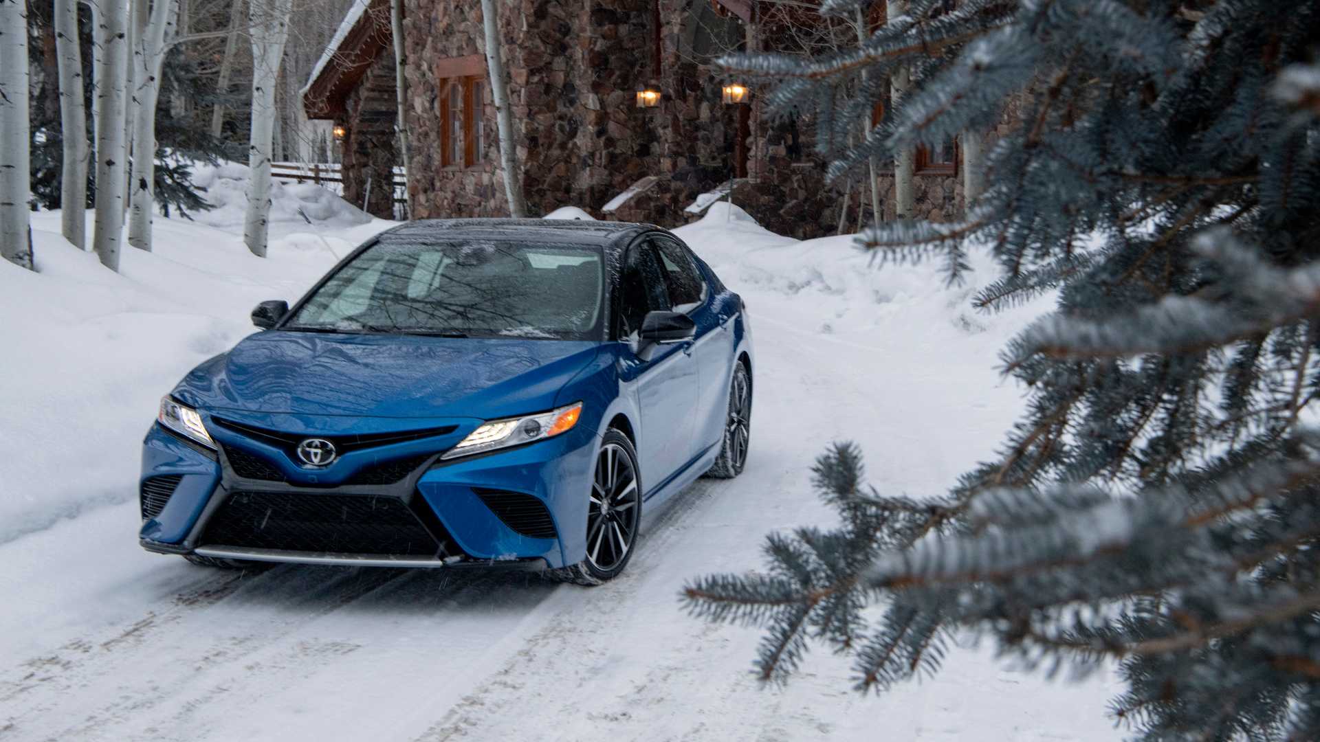 2020 Toyota Camry XSE AWD Front Three-Quarter Wallpapers #48 of 86