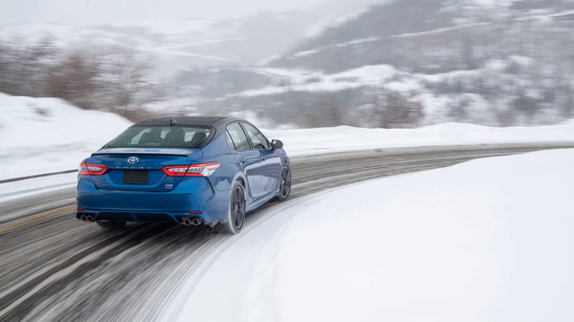 2020 Toyota Camry XSE AWD Rear Wallpapers #8 of 86