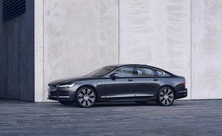 2020 Volvo S90 Recharge T8 plug-in hybrid (Color: Platinum Grey) Front Three-Quarter Wallpapers 450x275 (3)