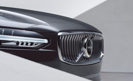2020 Volvo S90 Recharge T8 plug-in hybrid (Color: Platinum Grey) Grill Wallpapers 450x275 (11)