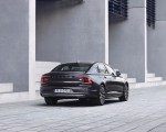 2020 Volvo S90 Recharge T8 plug-in hybrid (Color: Platinum Grey) Rear Three-Quarter Wallpapers 150x120