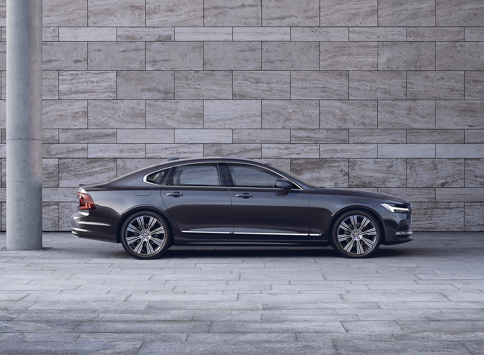 2020 Volvo S90 Recharge T8 plug-in hybrid (Color: Platinum Grey) Side Wallpapers #7 of 13