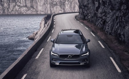 2020 Volvo V90 Cross Country Recharge T8 plug-in hybrid (Color: Thunder Grey) Front Wallpapers 450x275 (2)