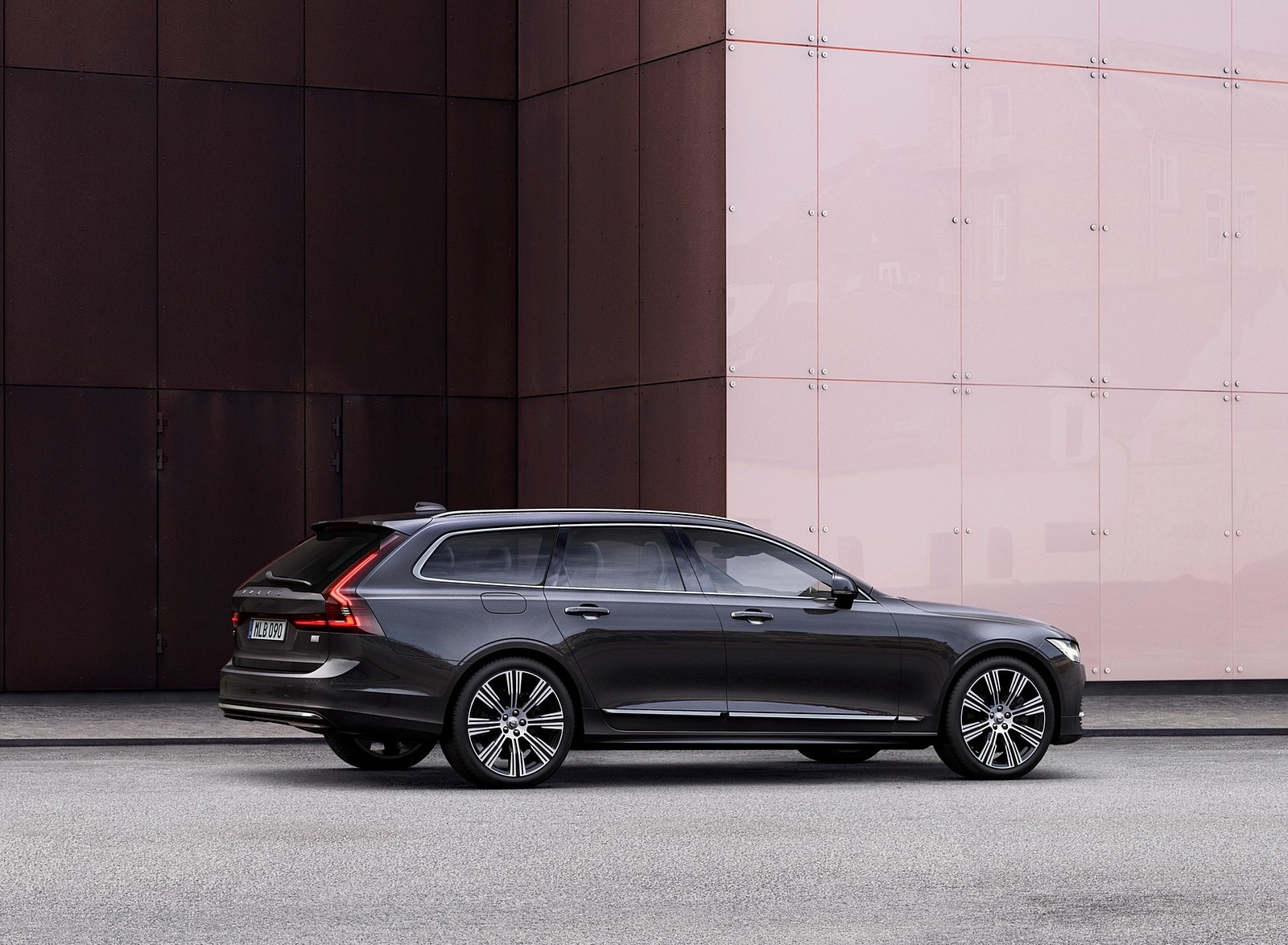 2020 Volvo V90 Recharge T8 plug-in hybrid (Color: Platinum Grey) Side Wallpapers (4)