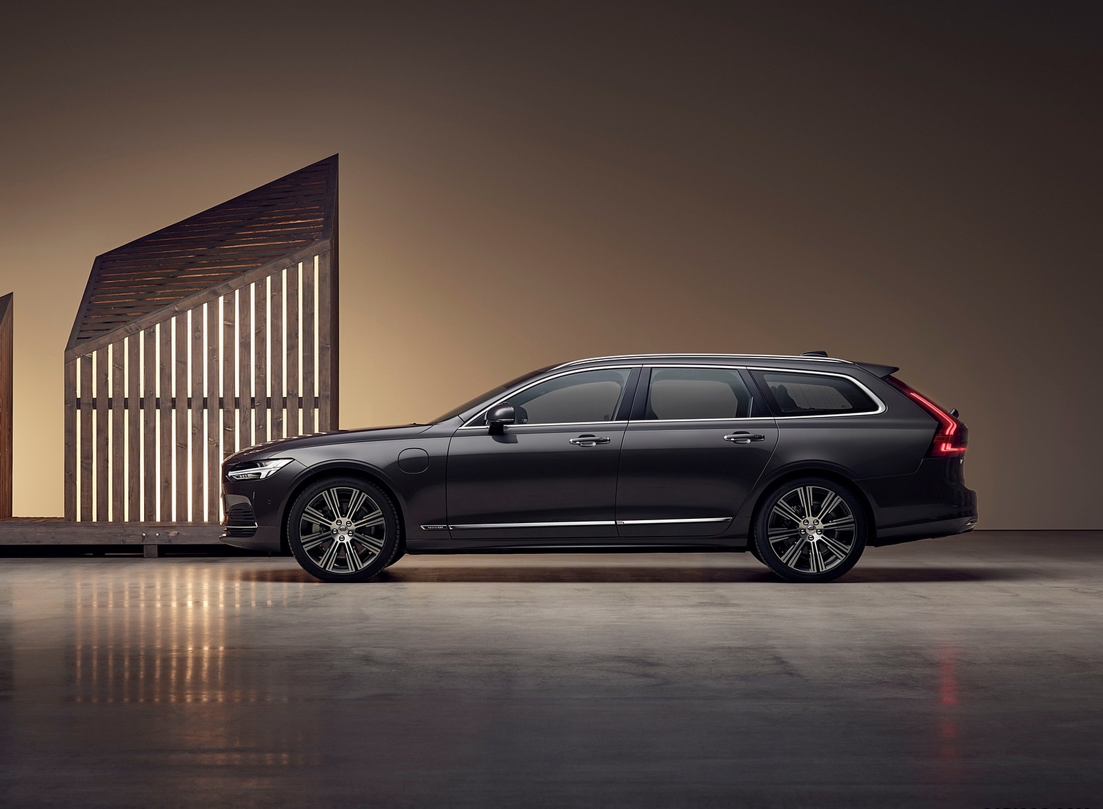 2020 Volvo V90 Recharge T8 plug-in hybrid (Color: Platinum Grey) Side Wallpapers (6)