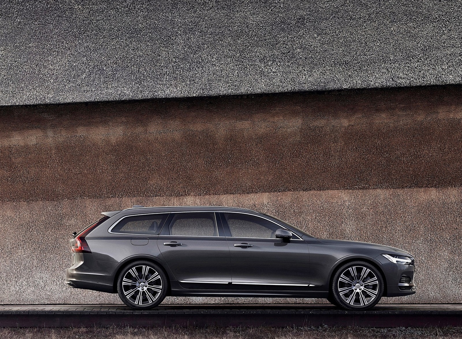 2020 Volvo V90 Recharge T8 plug-in hybrid (Color: Platinum Grey) Side Wallpapers (3)