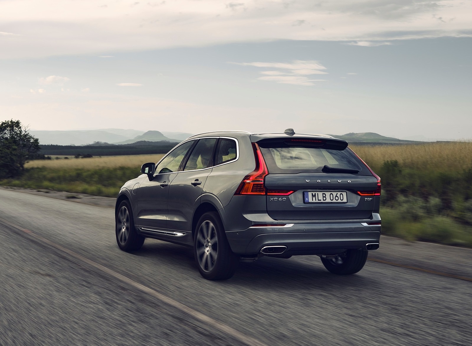 2020 Volvo XC60 T8 Twin Engine Plug-In Hybrid AWD (Color: Osmium Grey Metallic) Rear Three-Quarter Wallpapers (2)