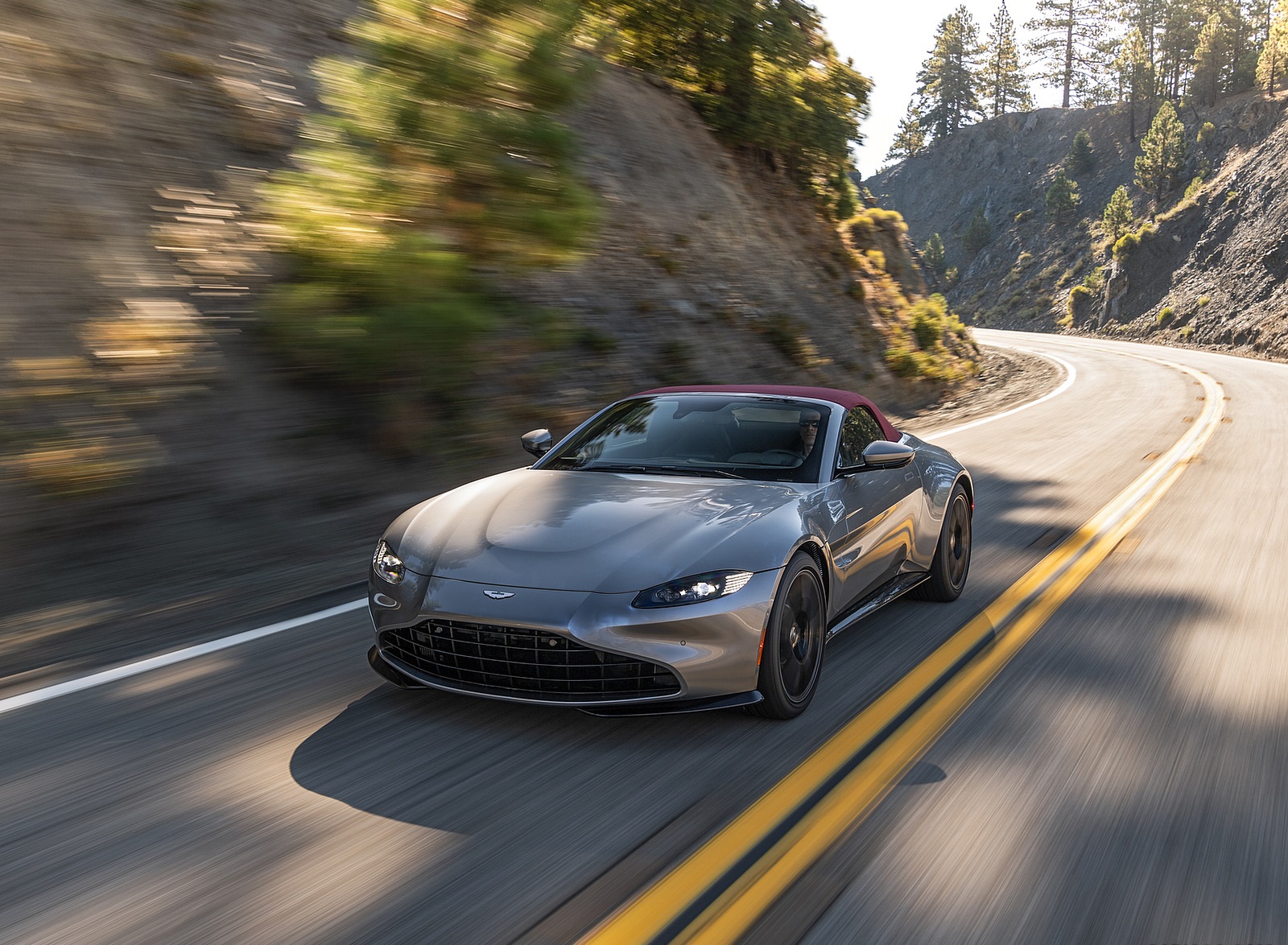 2021 Aston Martin Vantage Roadster (Color: Spirit Silver; US-Spec) Front Three-Quarter Wallpapers  #86 of 175