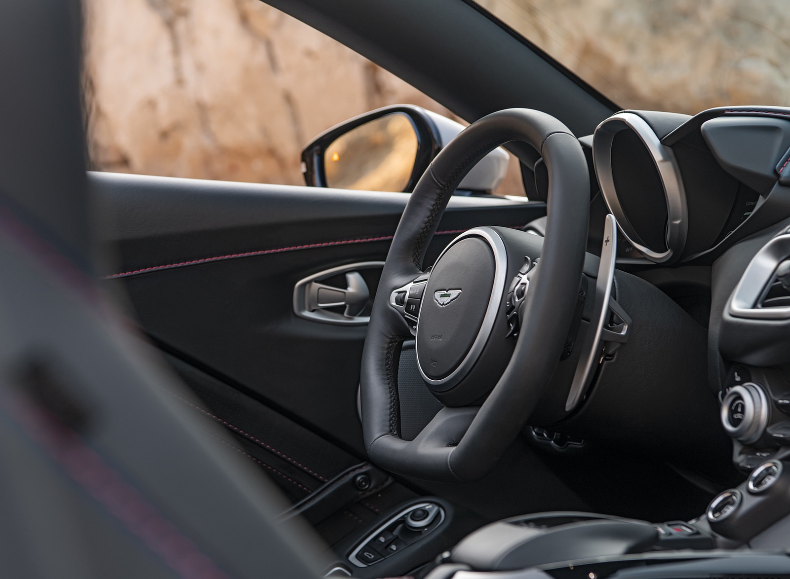 2021 Aston Martin Vantage Roadster (Color: Spirit Silver; US-Spec) Interior Detail Wallpapers #124 of 175