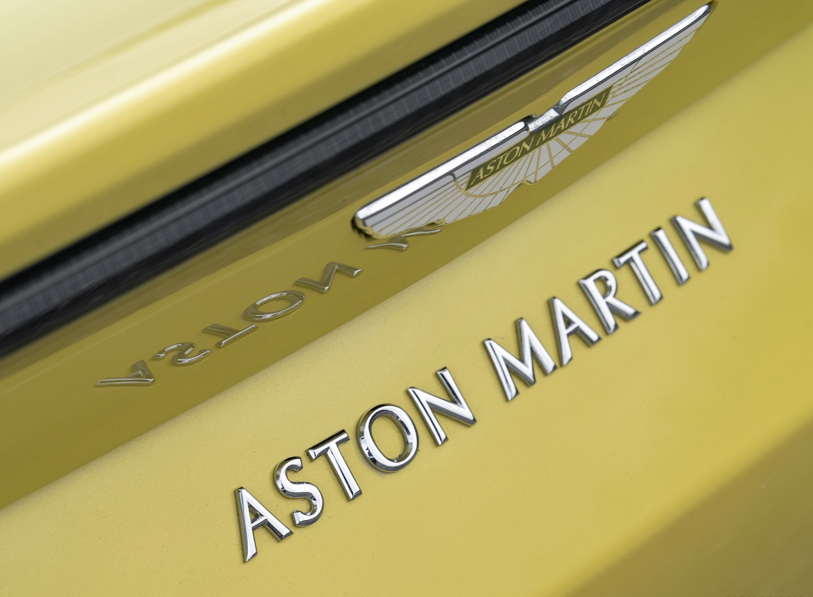 2021 Aston Martin Vantage Roadster (Color: Yellow Tang) Badge Wallpapers #56 of 175