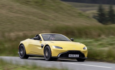 2021 Aston Martin Vantage Roadster (Color: Yellow Tang) Front Three-Quarter Wallpapers 450x275 (37)