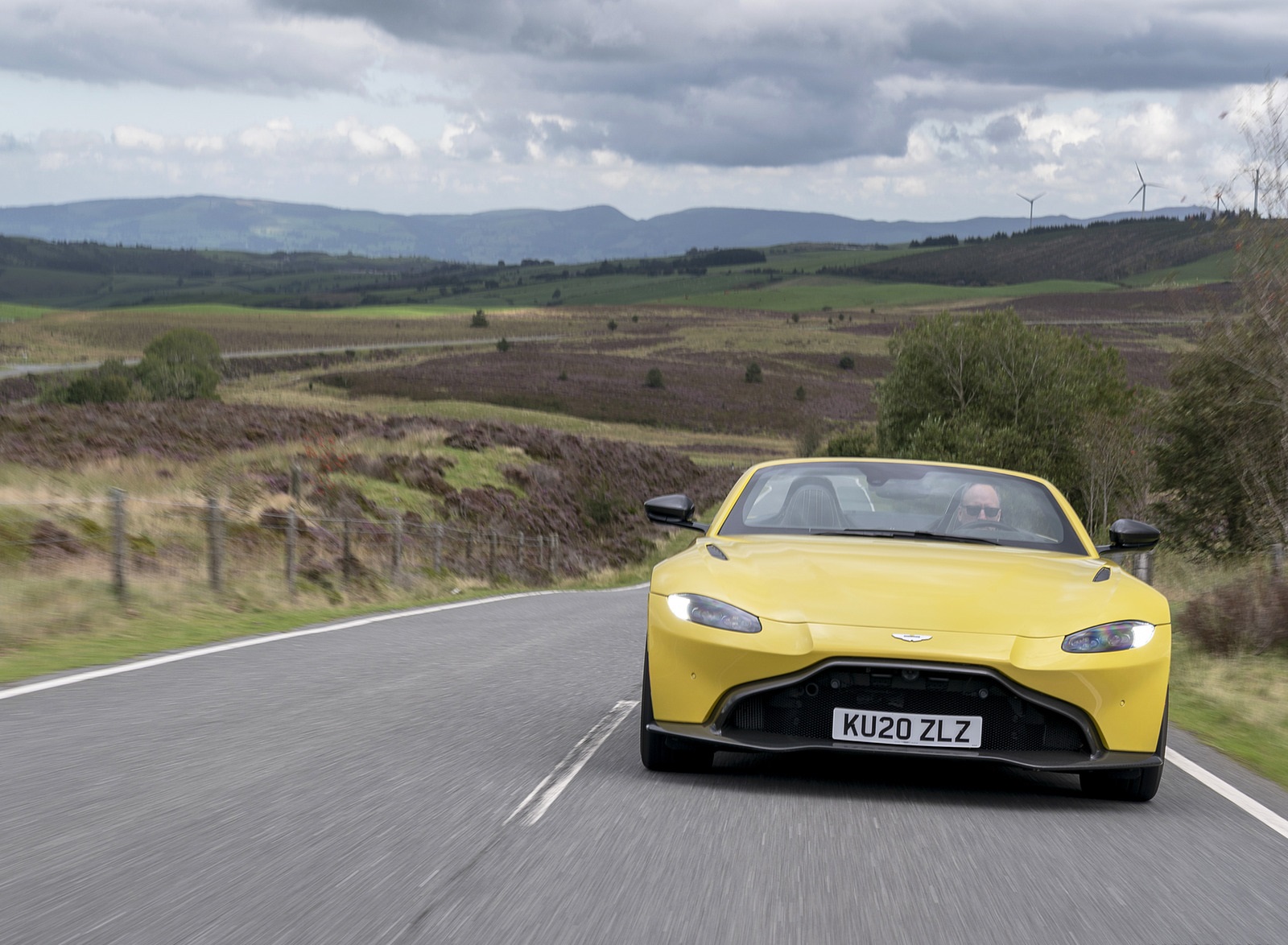 2021 Aston Martin Vantage Roadster (Color: Yellow Tang) Front Wallpapers #13 of 175