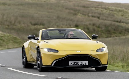 2021 Aston Martin Vantage Roadster (Color: Yellow Tang) Front Wallpapers  450x275 (24)