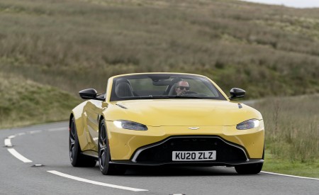 2021 Aston Martin Vantage Roadster (Color: Yellow Tang) Front Wallpapers 450x275 (25)
