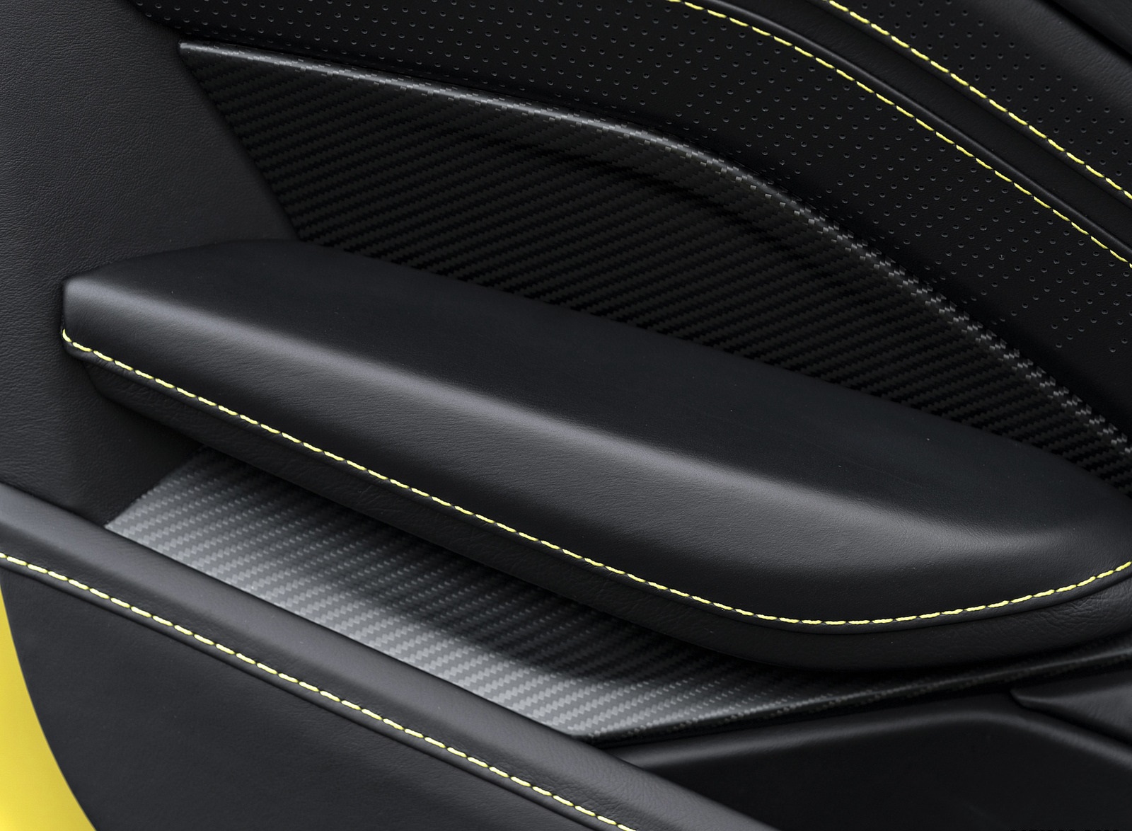 2021 Aston Martin Vantage Roadster (Color: Yellow Tang) Interior Detail Wallpapers #63 of 175