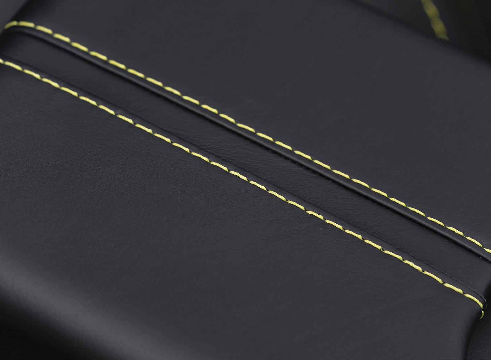 2021 Aston Martin Vantage Roadster (Color: Yellow Tang) Interior Detail Wallpapers #64 of 175