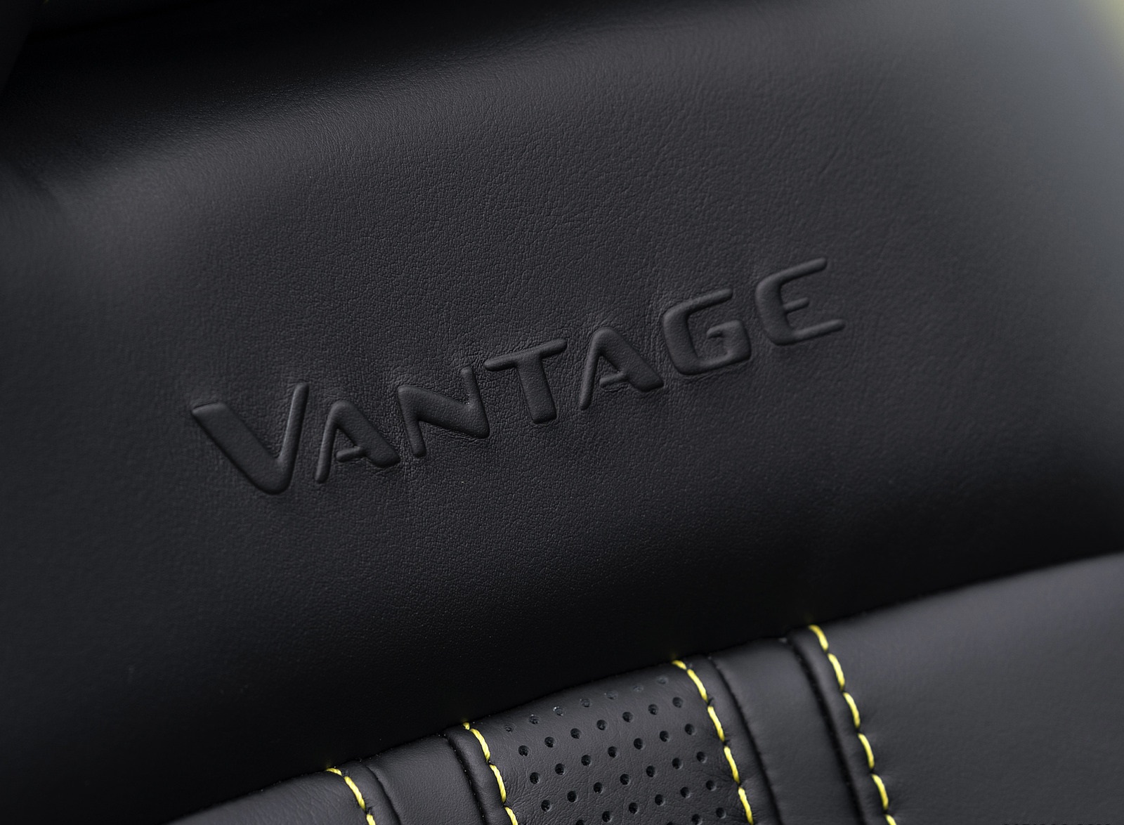 2021 Aston Martin Vantage Roadster (Color: Yellow Tang) Interior Seats Wallpapers #67 of 175