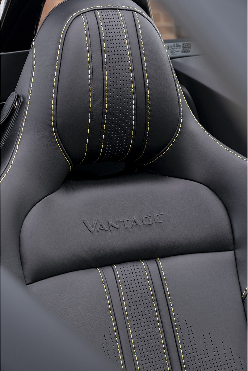 2021 Aston Martin Vantage Roadster (Color: Yellow Tang) Interior Seats Wallpapers #68 of 175