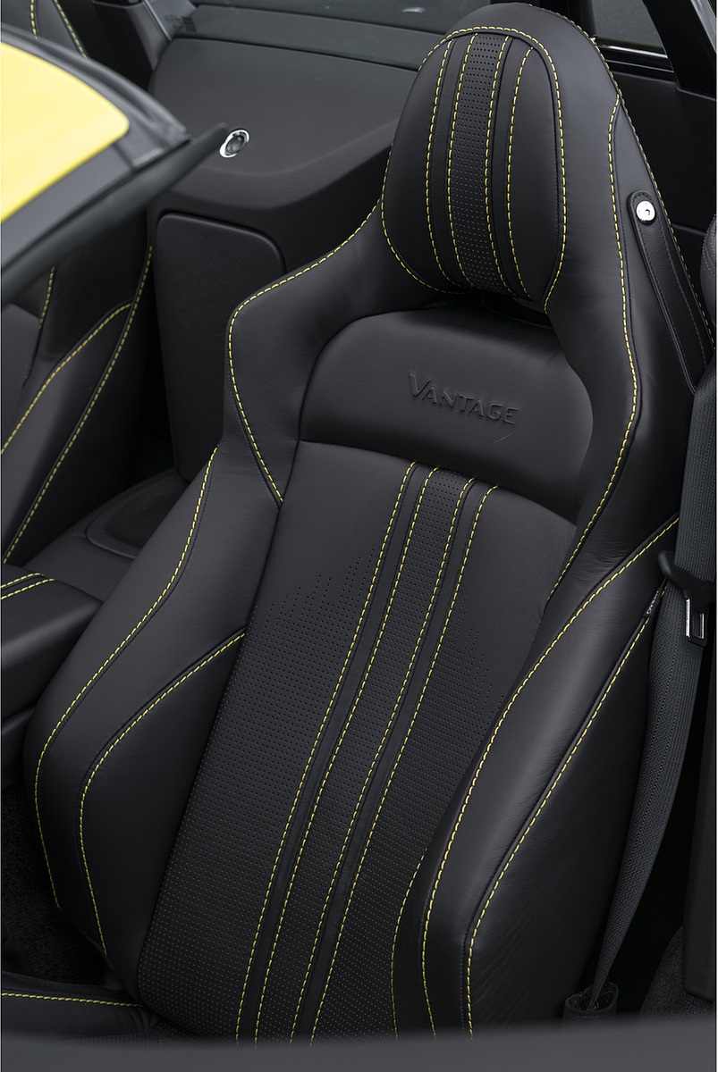 2021 Aston Martin Vantage Roadster (Color: Yellow Tang) Interior Seats Wallpapers  #69 of 175