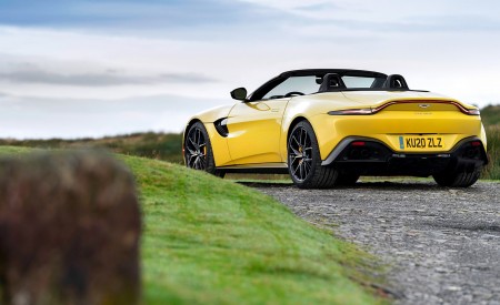 2021 Aston Martin Vantage Roadster (Color: Yellow Tang) Rear Three-Quarter Wallpapers 450x275 (47)