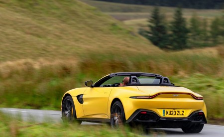 2021 Aston Martin Vantage Roadster (Color: Yellow Tang) Rear Three-Quarter Wallpapers 450x275 (15)