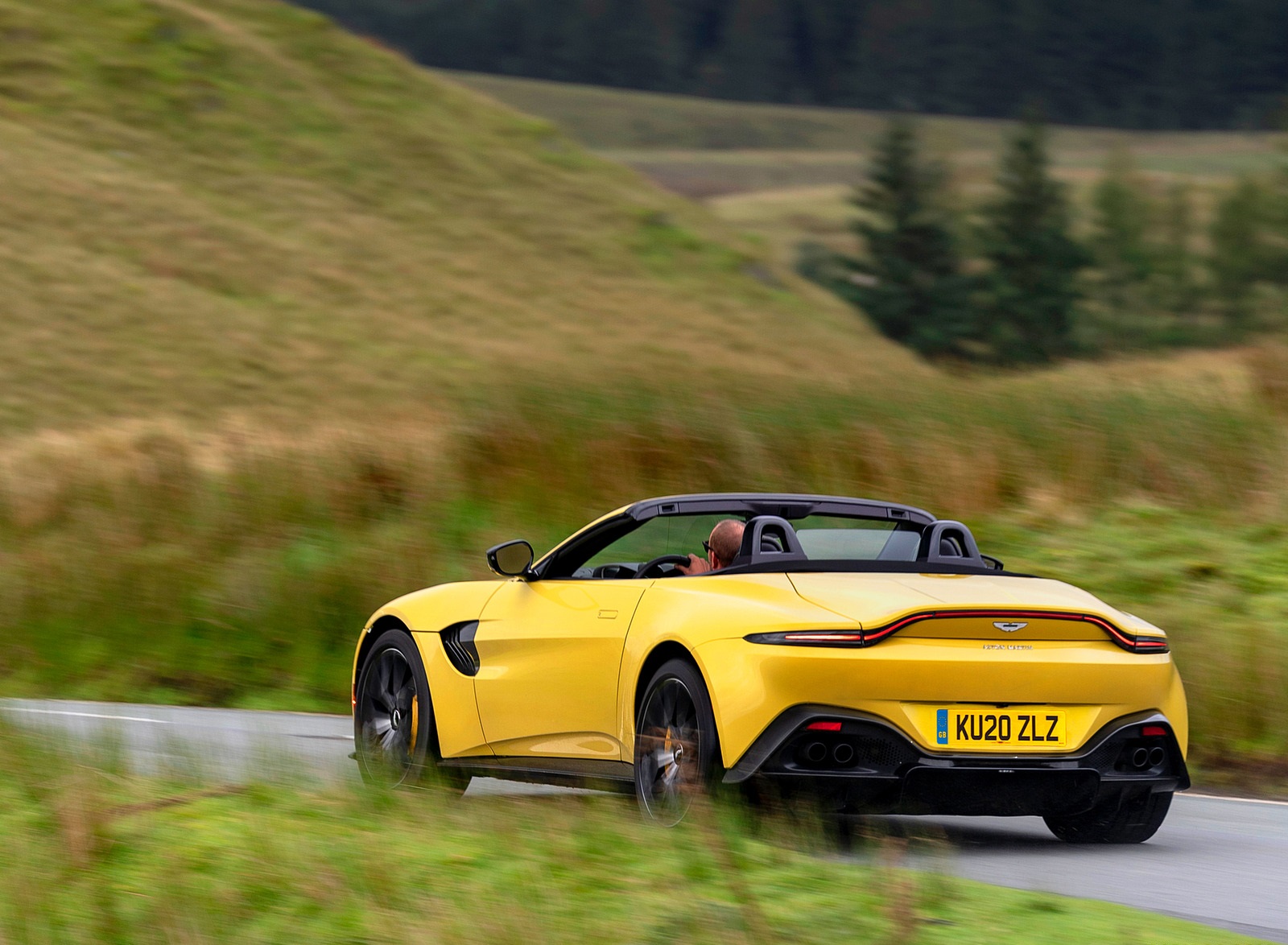 2021 Aston Martin Vantage Roadster (Color: Yellow Tang) Rear Three-Quarter Wallpapers #15 of 175