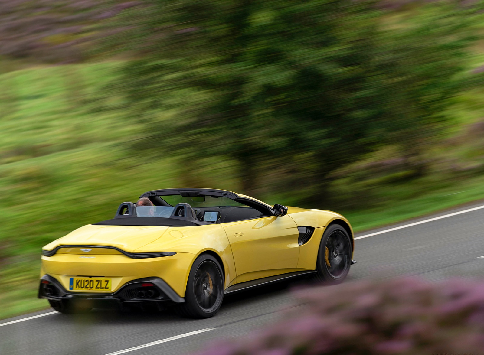 2021 Aston Martin Vantage Roadster (Color: Yellow Tang) Rear Three-Quarter Wallpapers #40 of 175