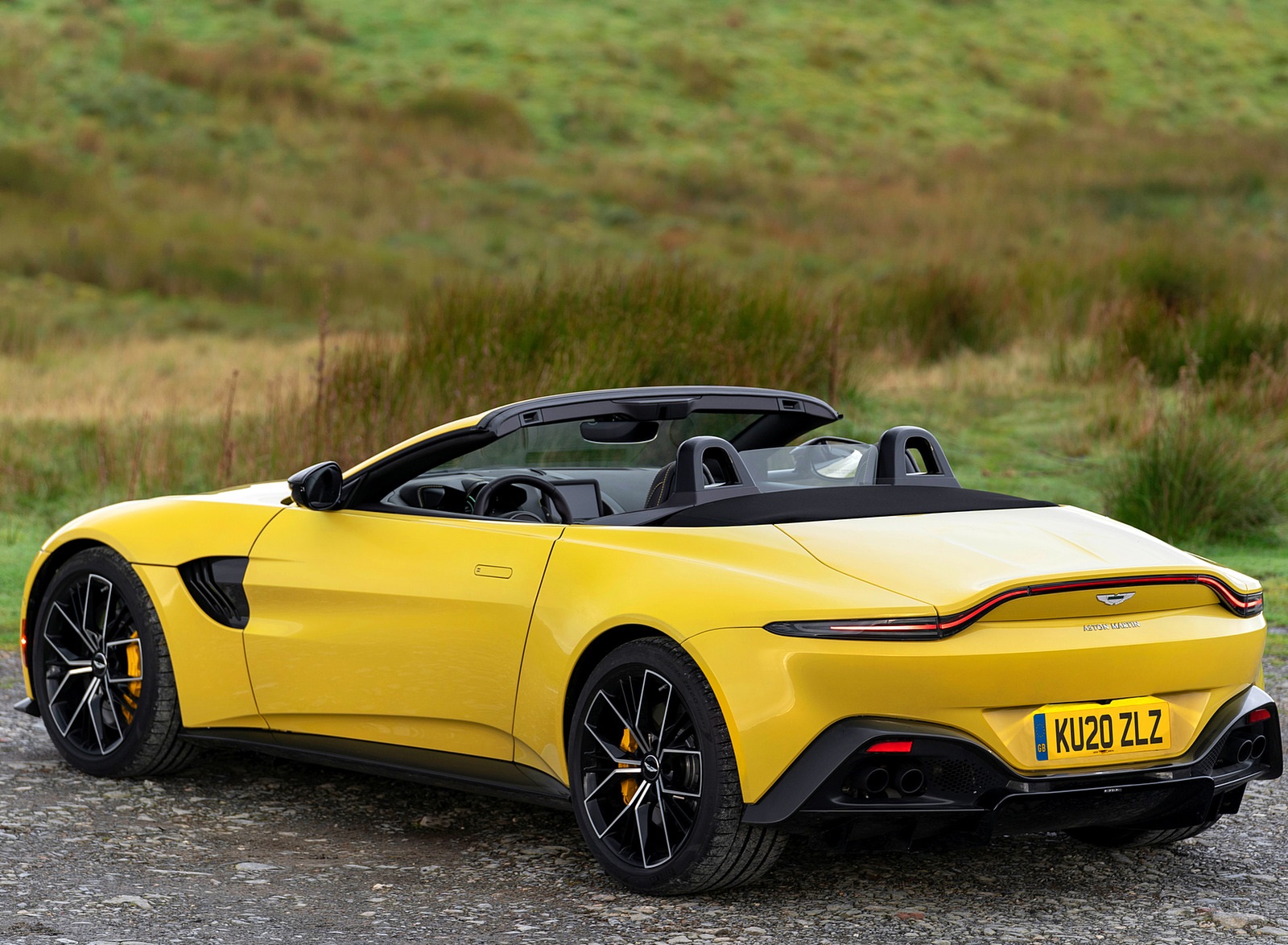 2021 Aston Martin Vantage Roadster (Color: Yellow Tang) Rear Three-Quarter Wallpapers #48 of 175